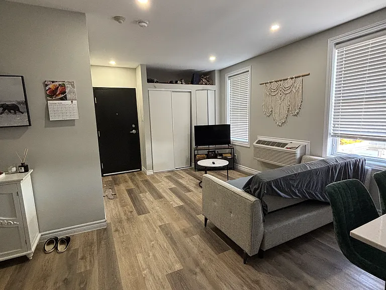 178 Front St N #204 — Photo 1