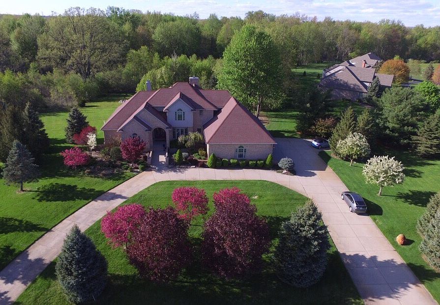 1st image of 8805 Old Oak Dr