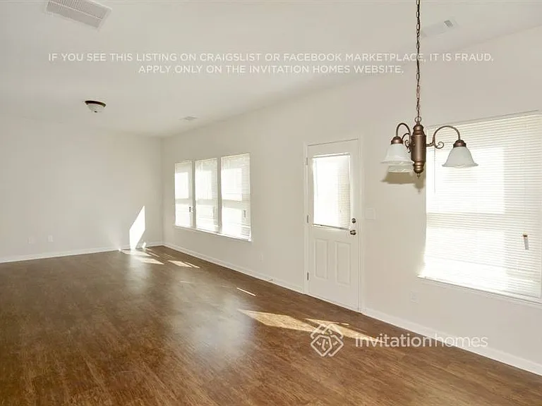 469 Village Broad St — Photo 3