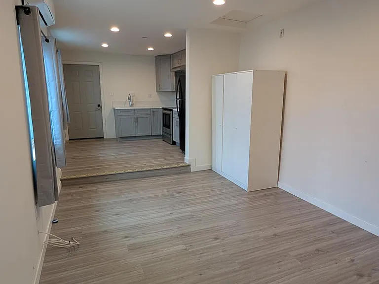 158 E Floral Dr #B — Photo 1