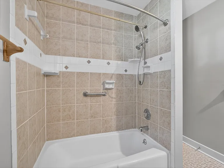 2740 South Rd #G15 — Photo 6