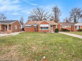 23540 Scotia Rd, Oak Park, MI 48237