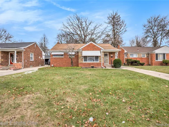 23540 Scotia Rd, Oak Park, MI 48237