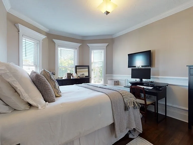 539 E 7th St #3 — Photo 11