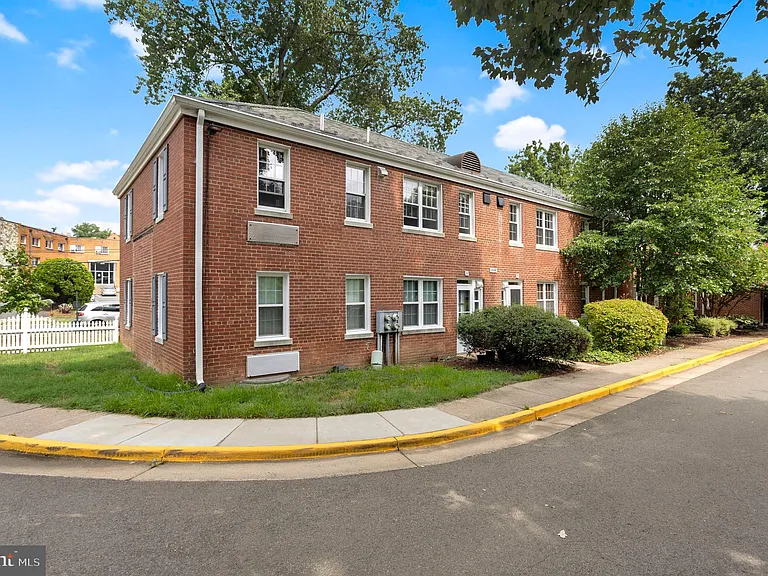 3201 Commonwealth Ave #B — Photo 22