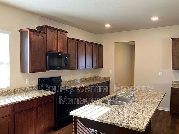 5th image of 230 Smith Glen Dr