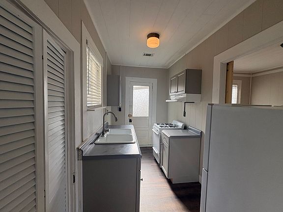 3rd image of 1020 Adams St APT 3