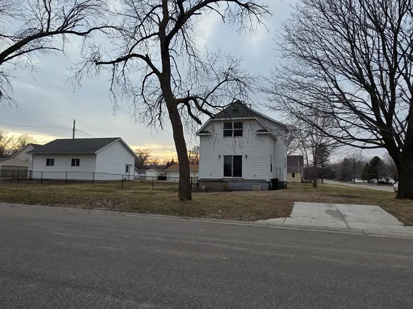 233 4th St NW, Winnebago, MN 56098