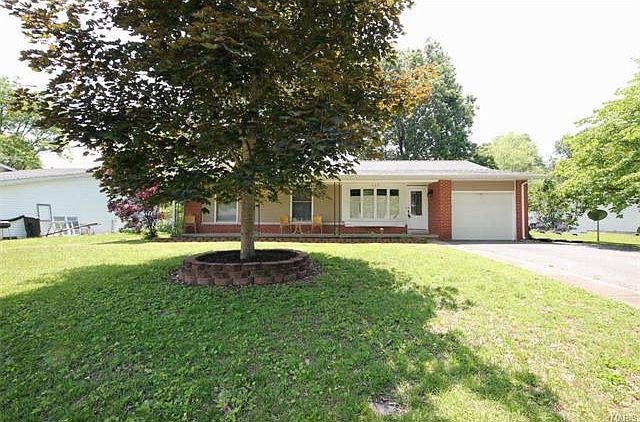 1st image of 203 W Poos Dr