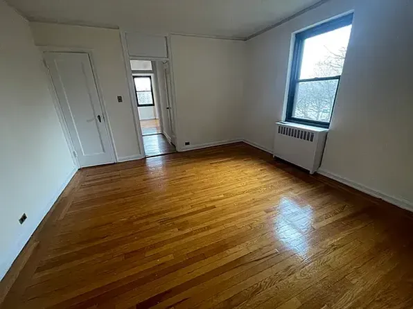 2728 Henry Hudson Parkway image 4 of 7