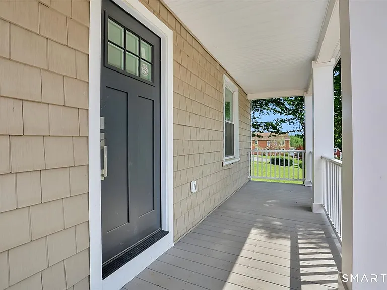 672 E Main St — Photo 2