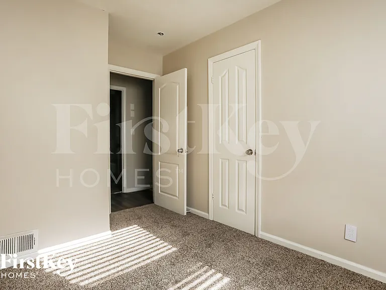 6004 Farley Ave — Photo 12