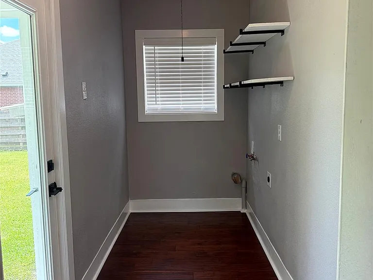 8926 Courtney Dr — Photo 14