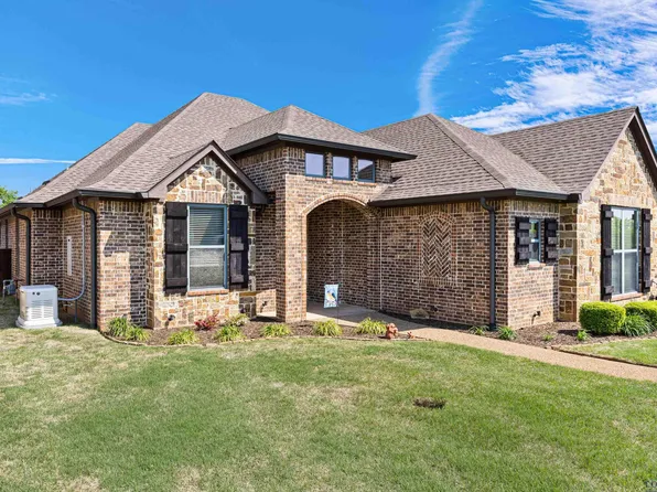 1622 Olympic Dr, Longview, TX 75605