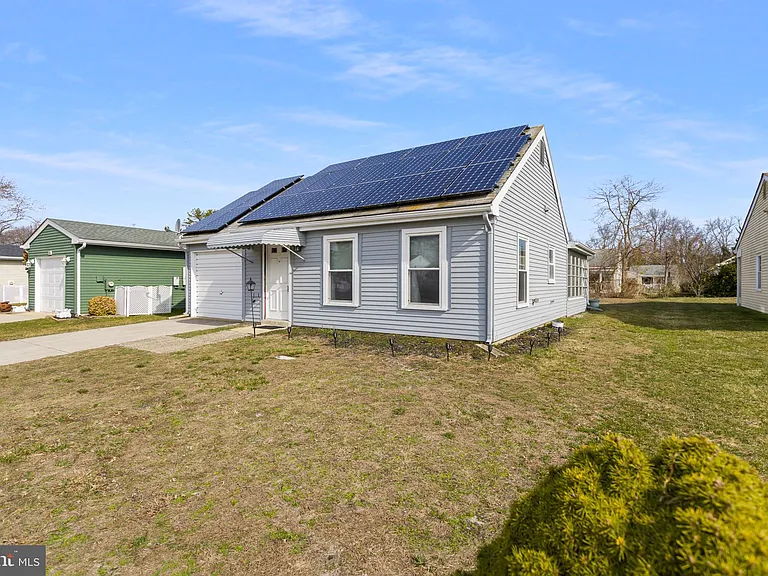 224 Huntington Dr — Photo 3