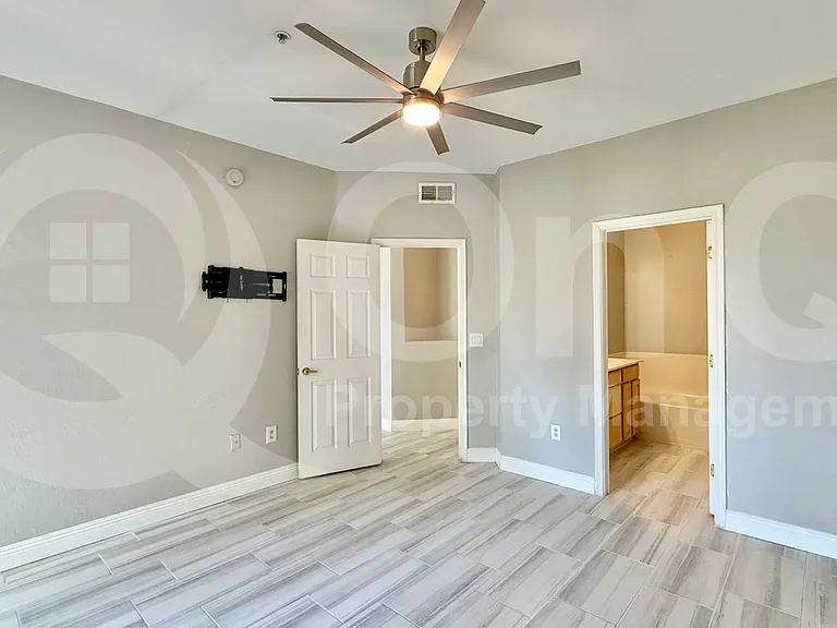 2992 N Miller Rd #215B — Photo 7