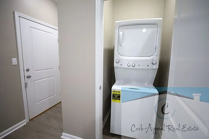 915 Dr Martin Luther King Jr Dr #C — Photo 10