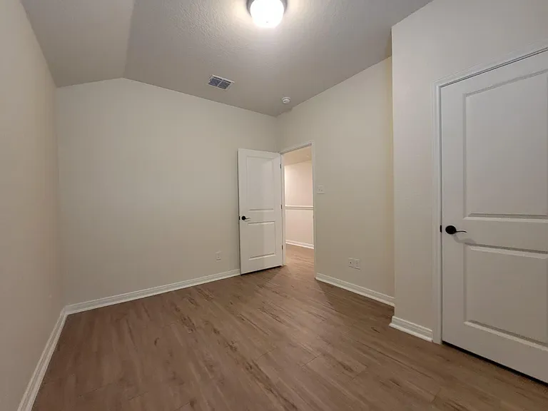 2318 Tulipwood Cv #101 — Photo 13