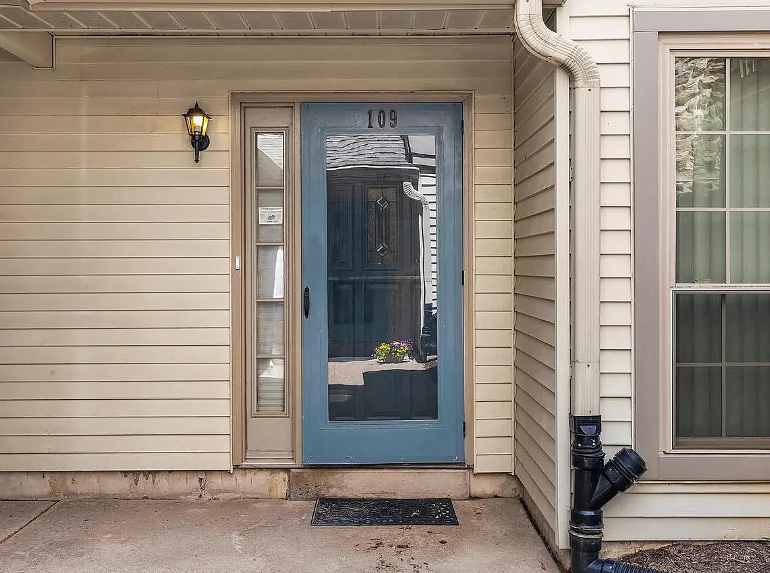 2 bed, 1039 sqft, $2,400 — Photo 2