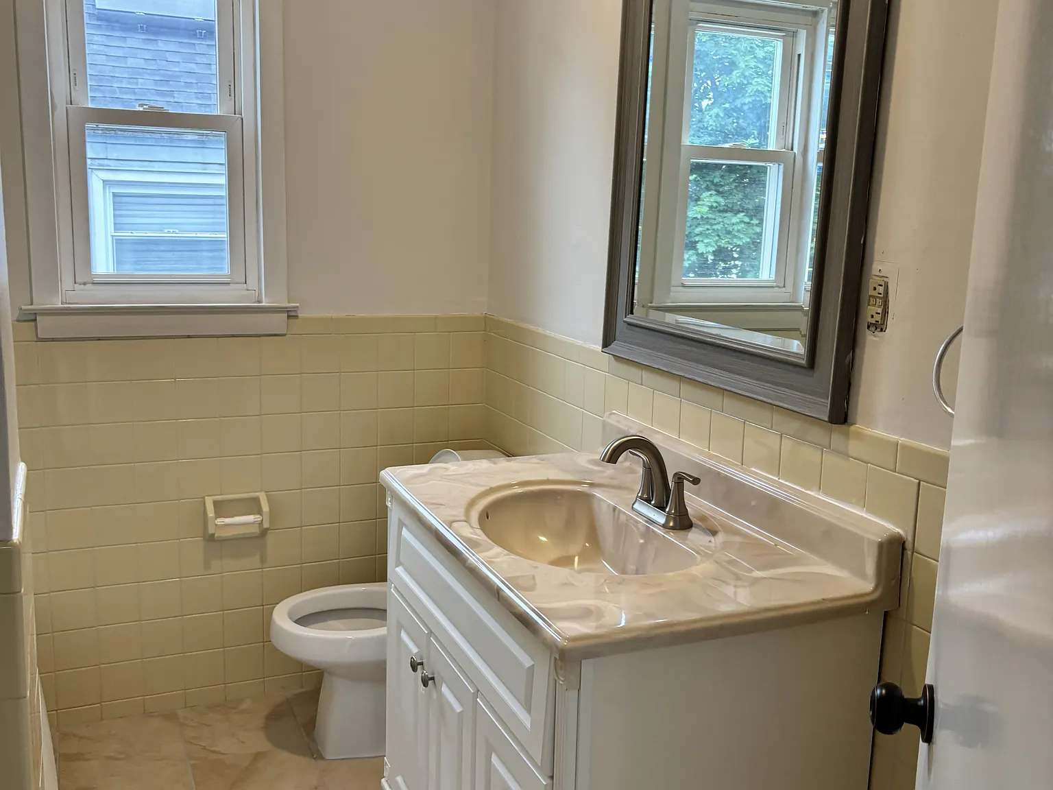 3 bed, 1100 sqft, $2,175 — Photo 4