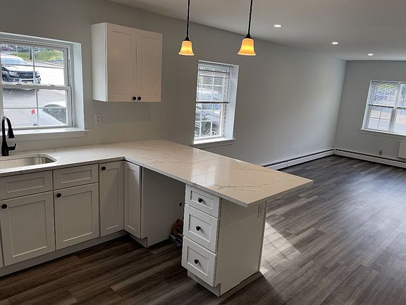 3rd image of 529 Bloomfield Ave APT 3