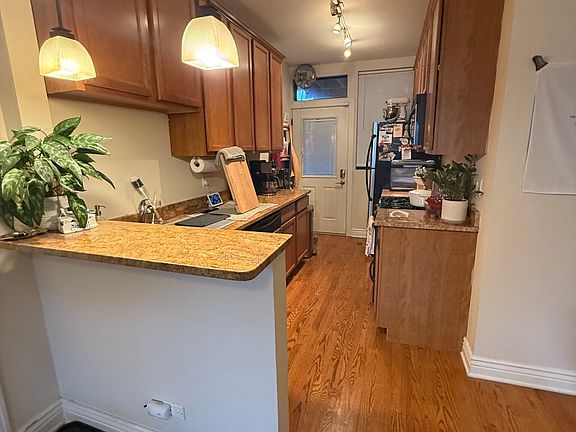 4th image of 3349 N Lakewood Ave #1