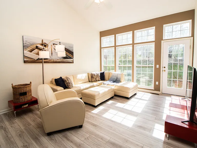 4977 Lake View Dr — Photo 5