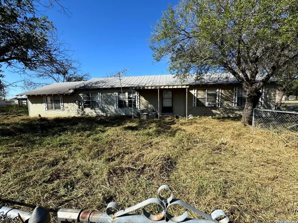 465 Peach St, Leming, TX 78050