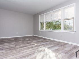 8213 S Exchange Ave, Chicago, IL