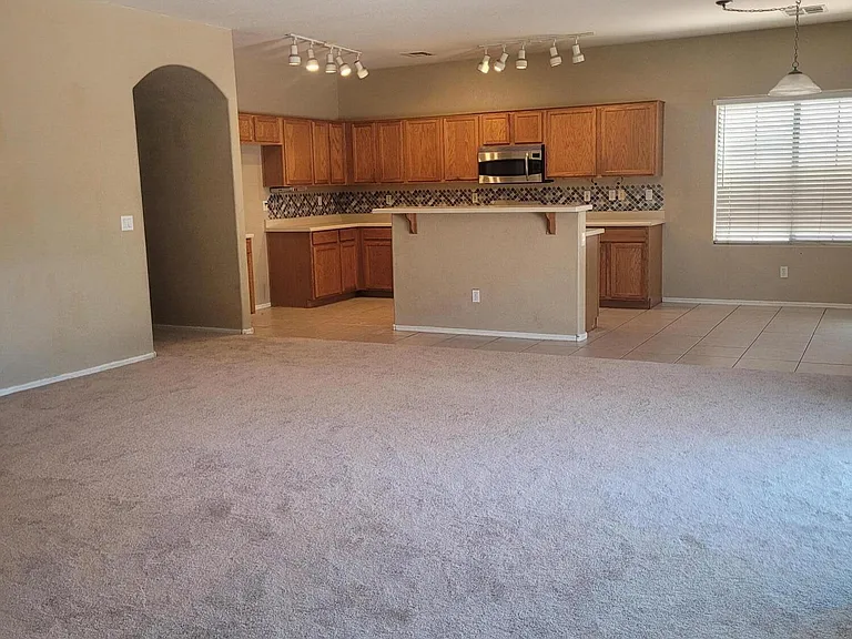 1281 E Hampton Ln — Photo 4
