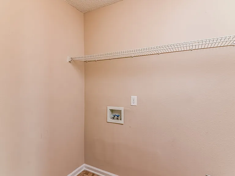 2204 Joann Dr — Photo 11