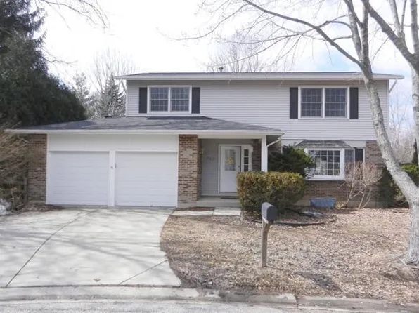 730 Huntington Ct, Algonquin, IL 60102