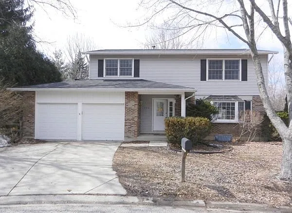 730 Huntington Ct photo 1