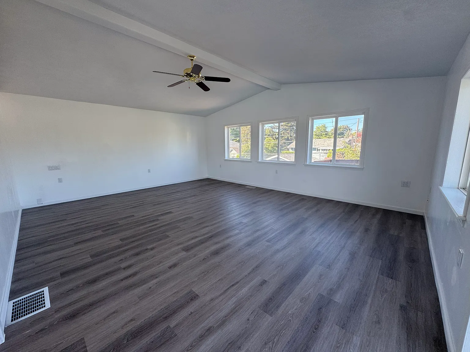 5 bed, 2792 sqft, $3,100 — Photo 2
