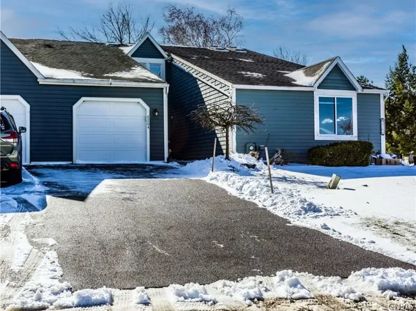 8204 Beehive Cir, Liverpool, NY 13090