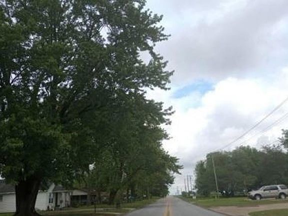 Exterior Neighborhood (street photo)