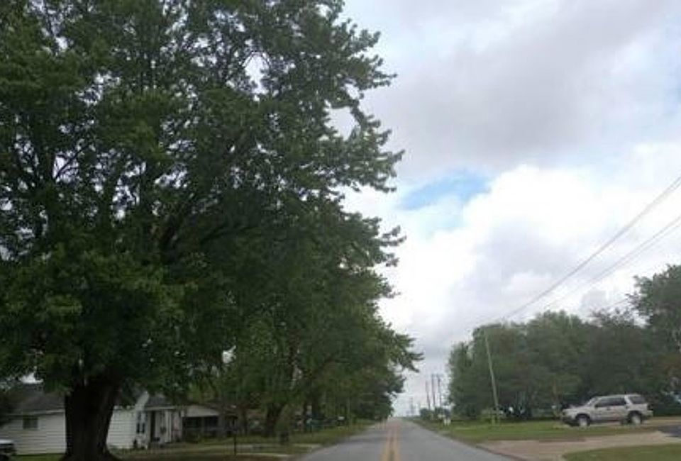 Exterior Neighborhood (street photo)