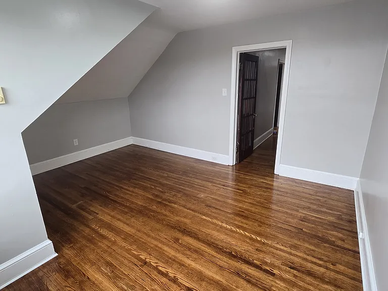 715 Oak Hill Ave #3 — Photo 3
