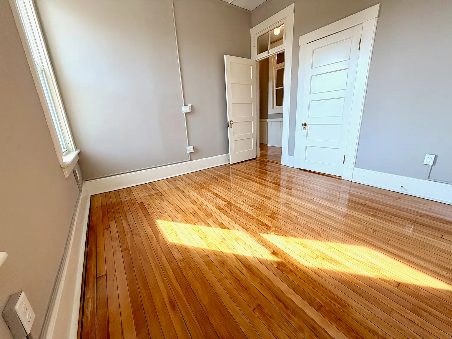 3 bed, 956 sqft, $3,400 — Photo 3