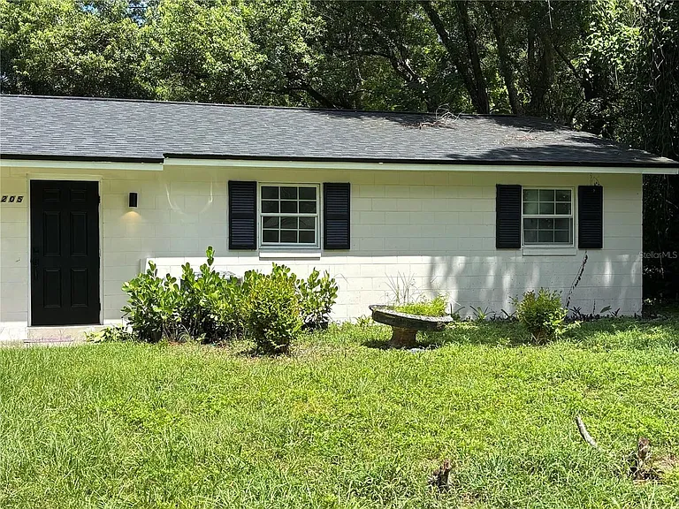 205 S Chandler Ave — Photo 2