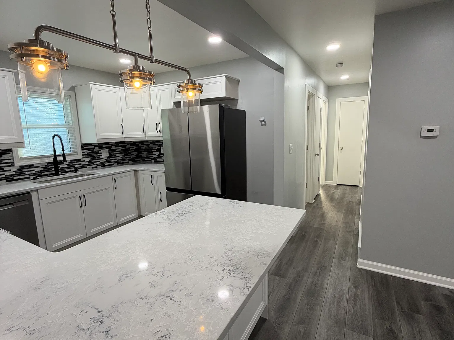 3 bed, 950 sqft, $1,950 — Photo 4
