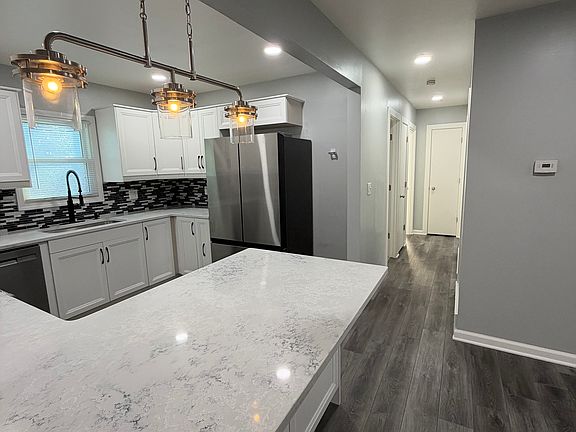 4th image of 4001 S 51st St #4001