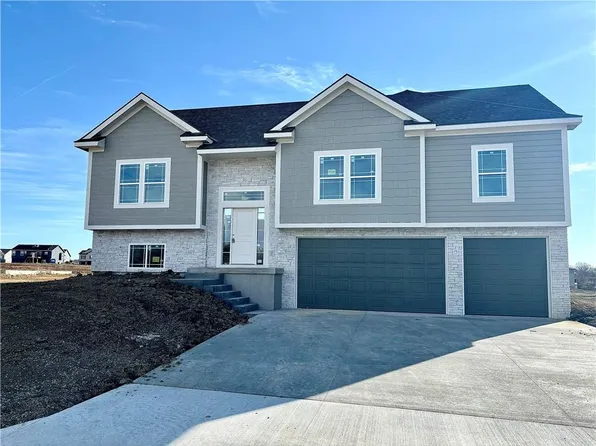 1205 NW 5th St, Oak Grove, MO 64075