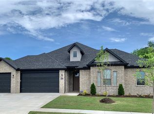 699 N Sabine Pass Rd, Fayetteville, AR 72704