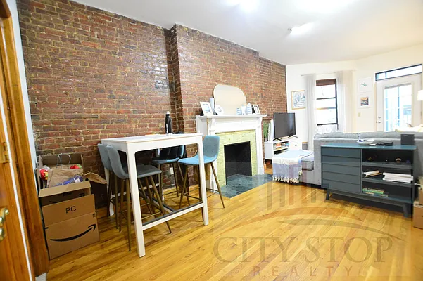 Rented by City Stop Realty | media 4