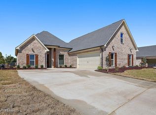 1241 Old Court Xing, Flowood, MS 39232