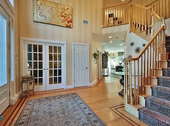 3rd image of 228 Sunrise Ct