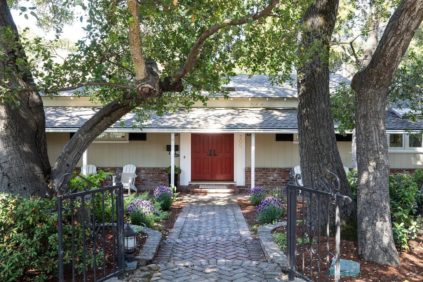 700 Laurelwood Dr photo 1