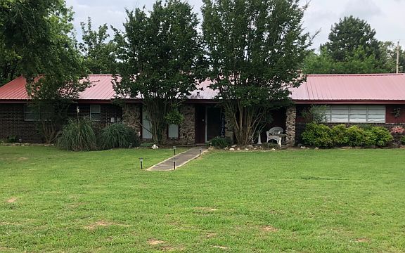4th image of 282 Laura Dr