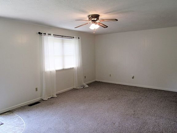 3rd image of 378 Kenbrook Dr